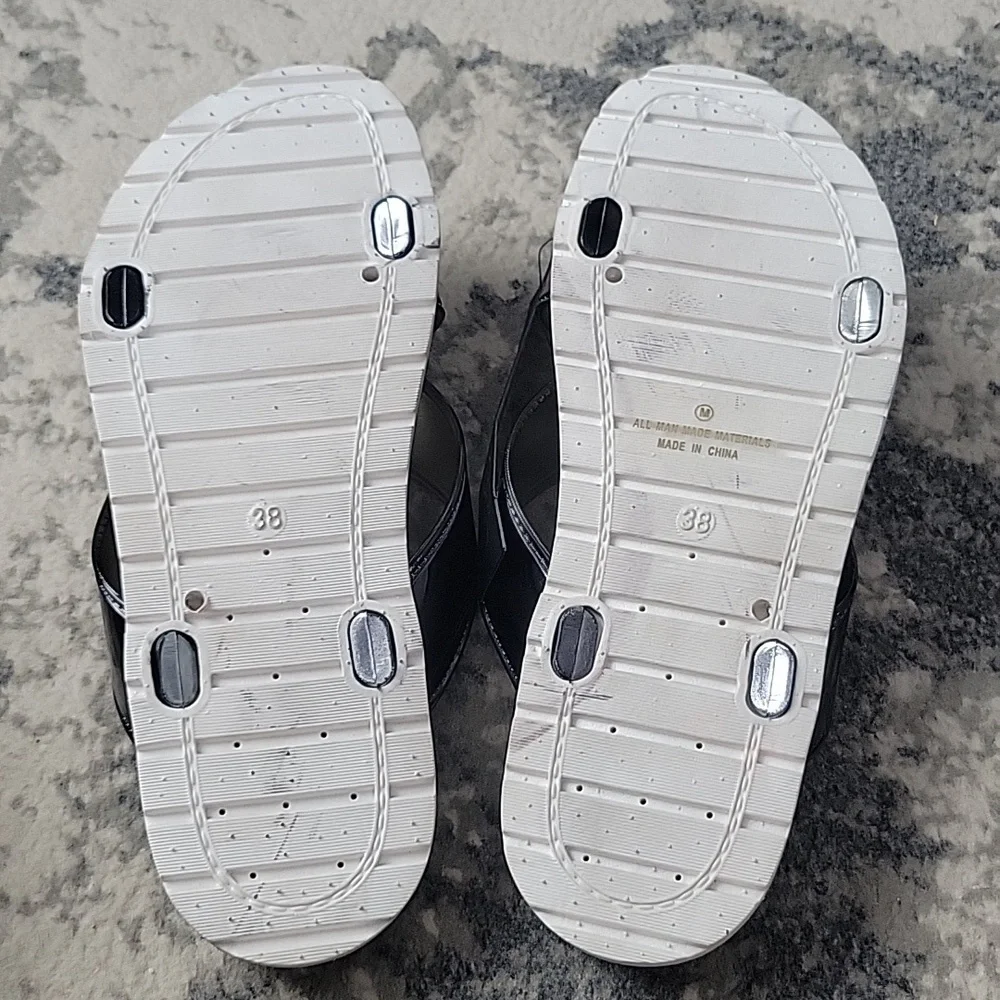 NWT Sandals